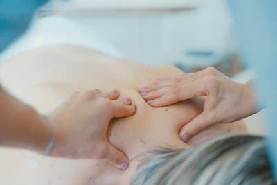 Terapia manual nas costas